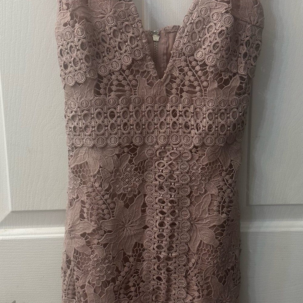 Elegant Lace Dress in Mauve